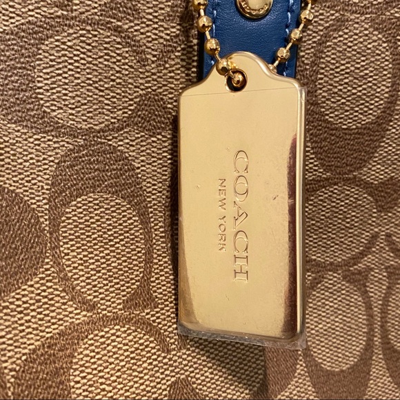 Coach Town Tote in Signature Canvas - Picture 5 of 9